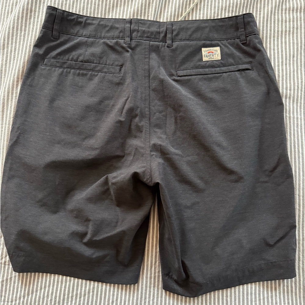 Faherty Men's Dark Charcoal Flat-Front Performance Shorts